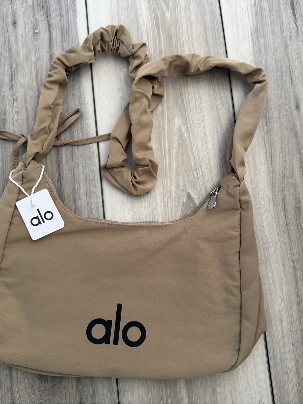 ALO Yoga Beige Scrunch-Handle Shoulder Bag